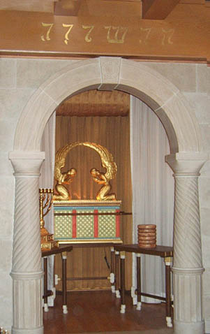 The Ark of the Covenant replica in the Royal Arch Room of the George Washington Masonic National Memorial.   by Cowtools, uploaded to Flickr on 21 November 2006. Click here to visit the Royal Arch Room of the Memorial.